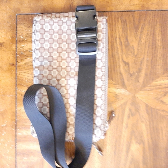 Adjustable NINE WEST waist purse - Picture 6 of 9